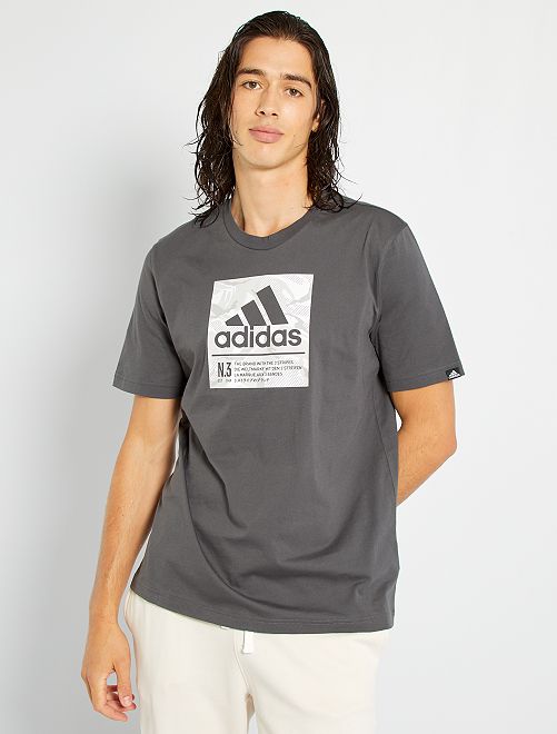 Camiseta 'Adidas' con logotipo de camuflaje                             VERDE 
