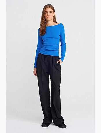 Blusa slim fit acanalada con escote barco dilvin
