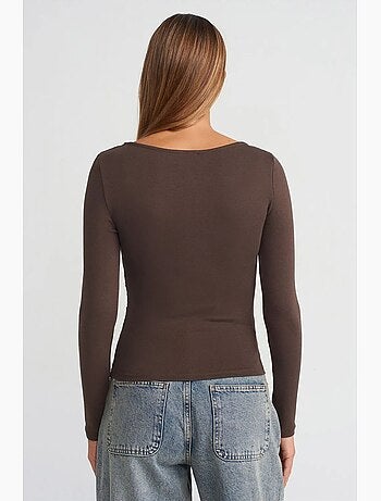 Blusa slim fit acanalada con escote barco dilvin