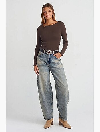 Blusa slim fit acanalada con escote barco dilvin