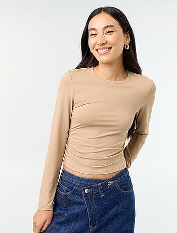 Camiseta ajustada y fruncida