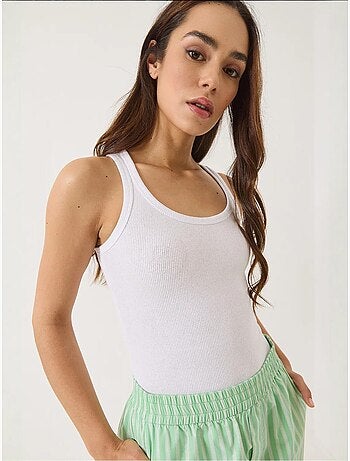 Camiseta básica acanalada con tirantes gruesos y aspecto acanalado de lucci