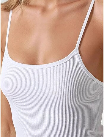 Camiseta básica ajustada con cuello redondo hiccup