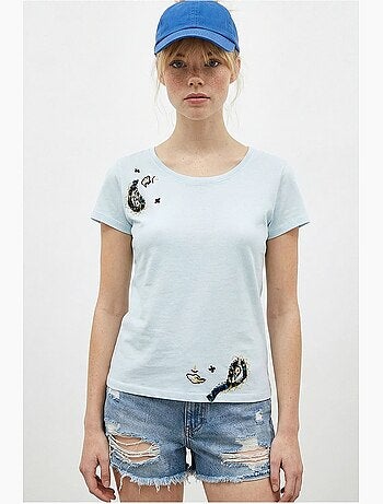 Camiseta básica con cuello en u bordado lucci