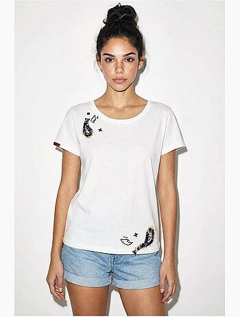 Camiseta básica con cuello en u bordado lucci