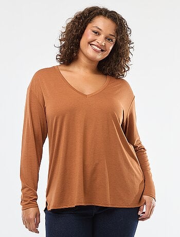 Camiseta básica cuello en pico y manga 3/4