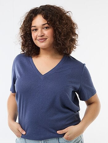 Camiseta básica cuello en pico y manga corta