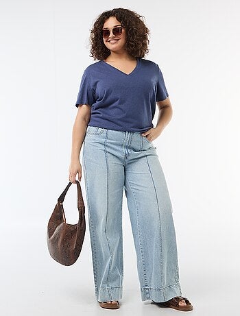 Camiseta básica cuello en pico y manga corta