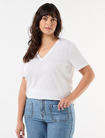 Camiseta básica cuello en pico y manga corta