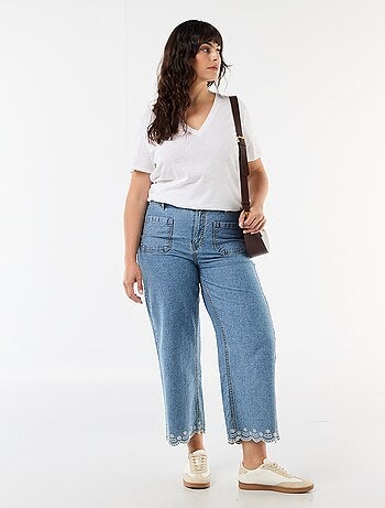 Camiseta básica cuello en pico y manga corta