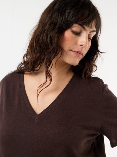 Camiseta básica cuello en pico y manga corta - Kiabi