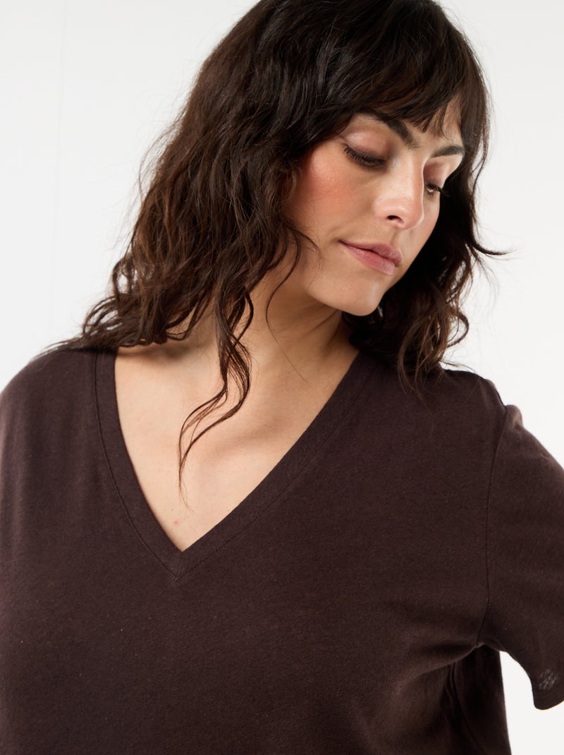 Camiseta básica cuello en pico y manga corta Marron - Kiabi