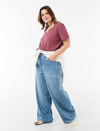 Camiseta básica cuello en pico y manga corta