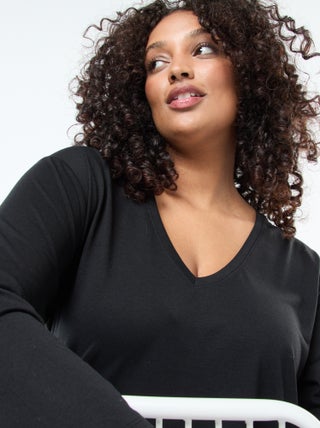 Camiseta básica cuello en V y manga 3/4