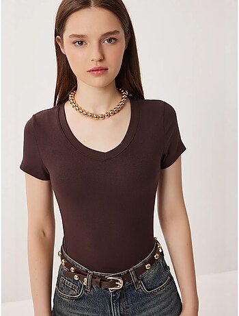 Camiseta básica de cuello en v slim fit istanbul
