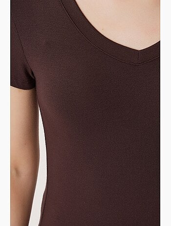Camiseta básica de cuello en v slim fit istanbul