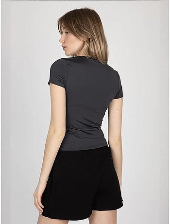 Camiseta básica de cuello redondo