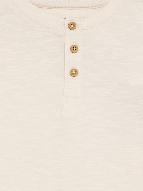 Camiseta básica de cuello tunecino - Kiabi Camiseta básica de cuello tunecino - Kiabi