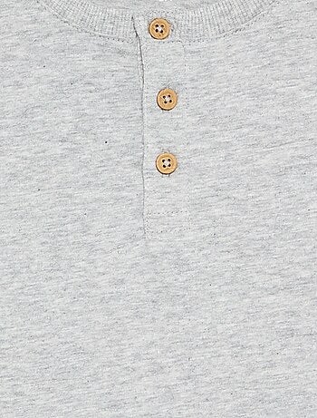 Camiseta básica de cuello tunecino