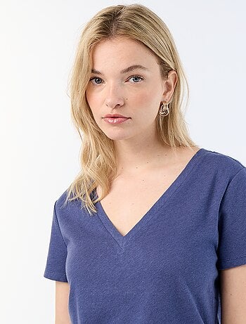 Camiseta básica de manga corta con cuello en pico