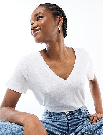 Camiseta básica de manga corta con cuello en pico