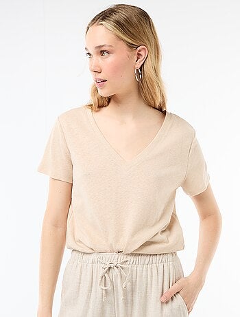 Camiseta básica de manga corta con cuello en pico