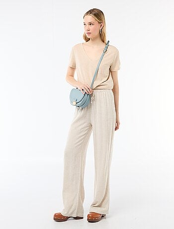 Camiseta básica de manga corta con cuello en pico