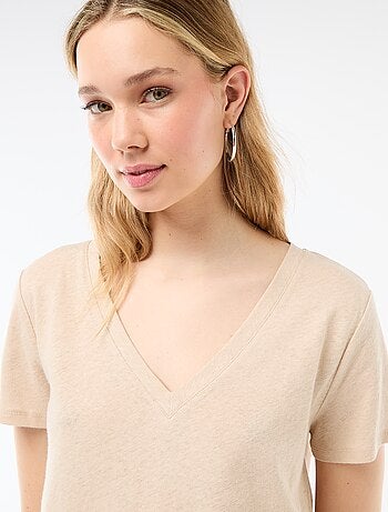 Camiseta básica de manga corta con cuello en pico