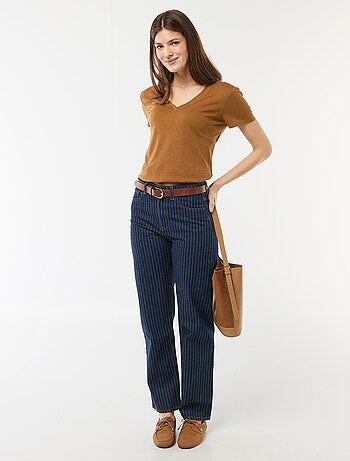 Camiseta básica de manga corta con cuello en pico