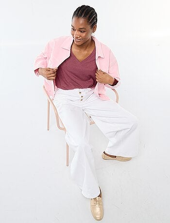 Camiseta básica de manga corta con cuello en pico