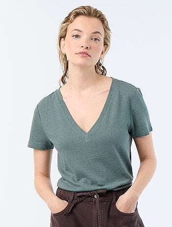 Camiseta básica de manga corta con cuello en pico