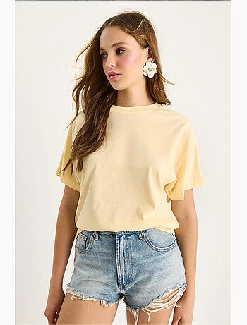 Camiseta básica de manga corta con cuello redondo y corte regular de algodón orgánico lucci