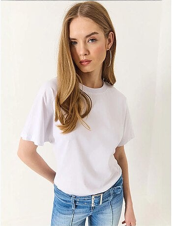 Camiseta básica de manga corta con cuello redondo y corte regular de algodón orgánico lucci