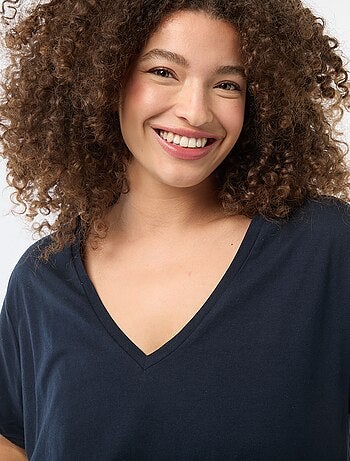 Camiseta básica de manga corta y cuello en pico