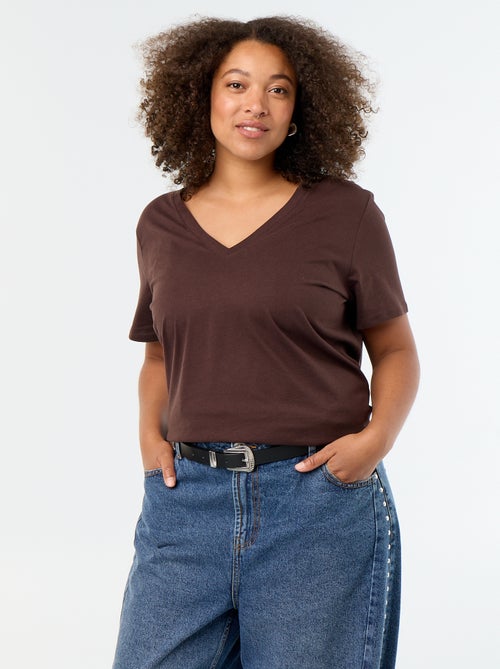 Camiseta básica de manga corta y cuello en pico - Kiabi Camiseta básica de manga corta y cuello en pico - Kiabi