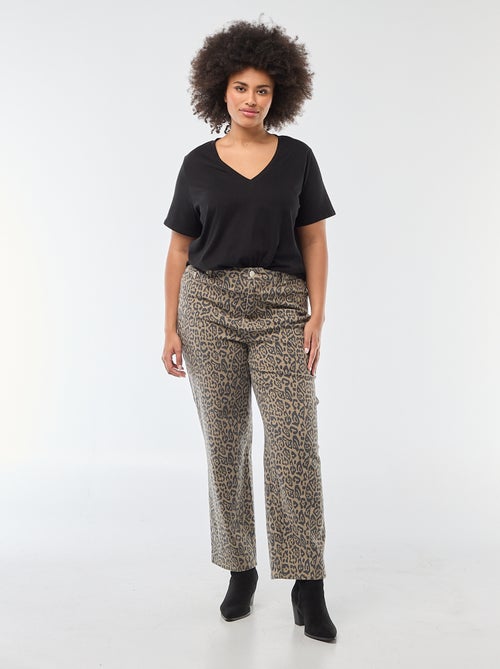 Camiseta básica de manga corta y cuello en pico - Kiabi Camiseta básica de manga corta y cuello en pico - Kiabi