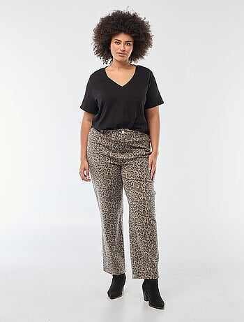 Camiseta básica de manga corta y cuello en V