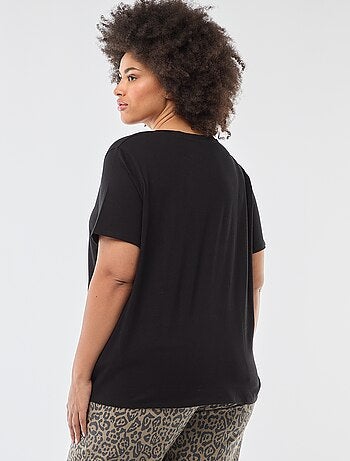 Camiseta básica de manga corta y cuello en V