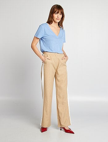 Camiseta básica de mezcla de lino con cuello de pico