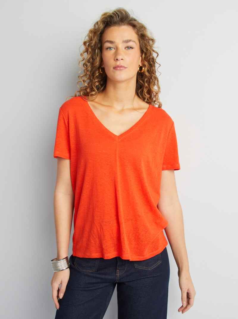Camiseta básica de mezcla de lino con cuello de pico rojo - Kiabi