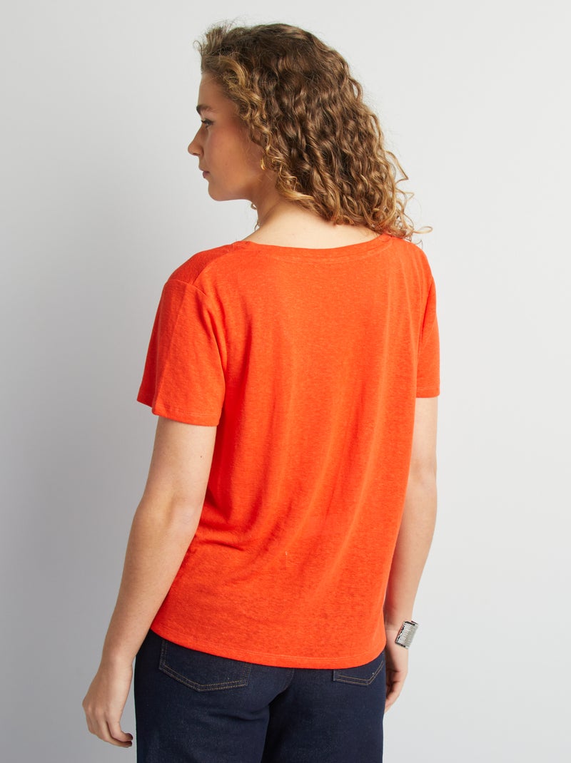 Camiseta básica de mezcla de lino con cuello de pico rojo - Kiabi