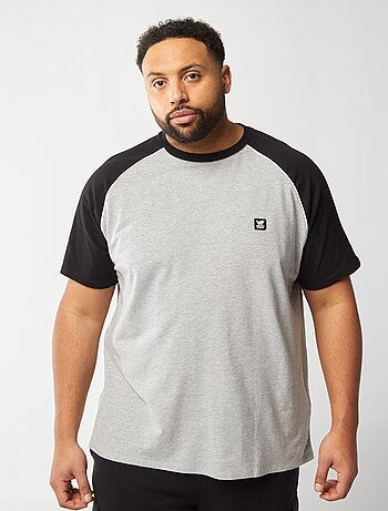 Camiseta bicolor de manga corta raglán