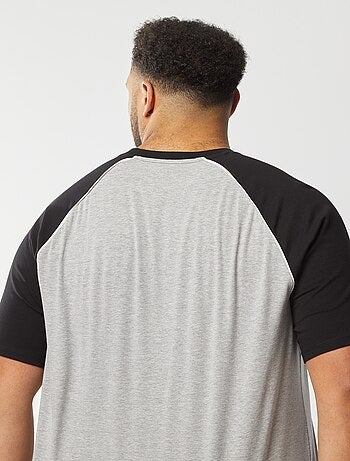 Camiseta bicolor de manga corta raglán