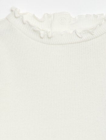 Camiseta de canalé con cuello ondulado