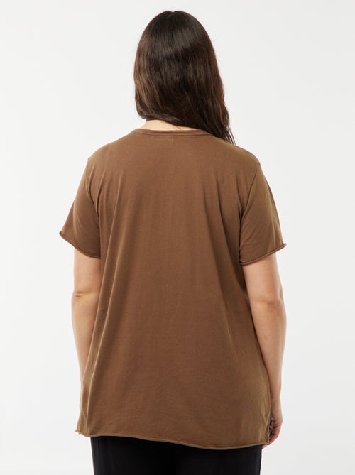 Camiseta 'Carmakoma' con un 'leopardo' estampado - Kiabi