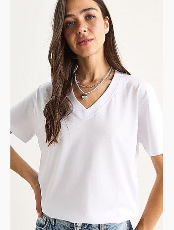 Camiseta cómoda de algodón orgánico con cuello en v profundo lucci