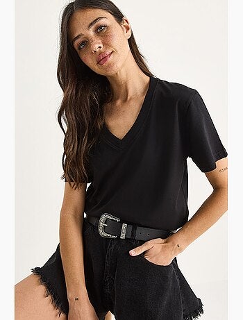 Camiseta cómoda de algodón orgánico con cuello en v profundo lucci