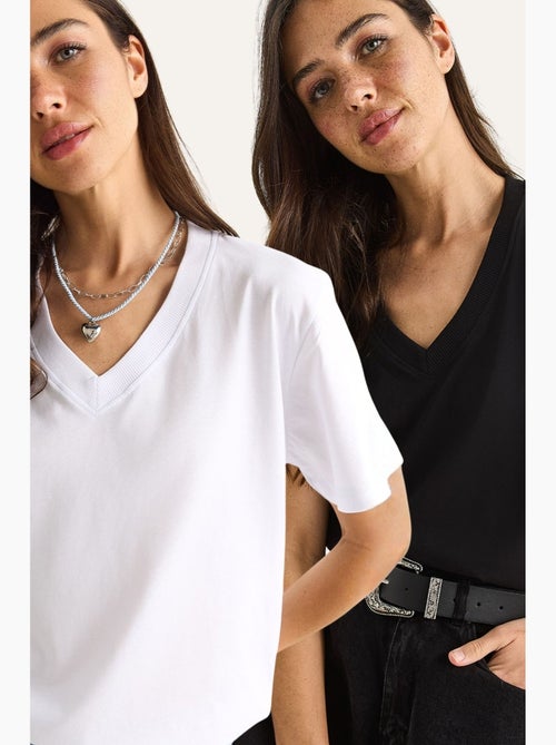 Camiseta cómoda de algodón orgánico con cuello en v profundo lucci - Kiabi Camiseta cómoda de algodón orgánico con cuello en v profundo lucci - Kiabi