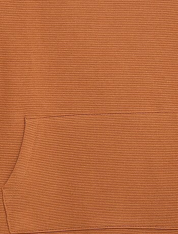 Camiseta con bolsillo canguro en malla otomana