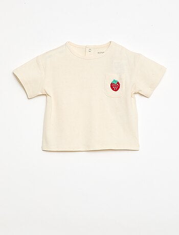 Camiseta con bolsillo fantasía y bordado